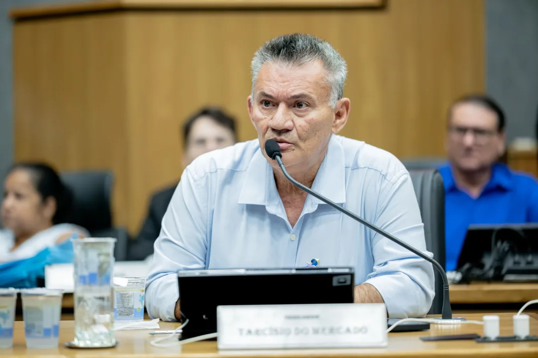 Vereador Tarcísio solicita limpeza urgente no bairro Jardim Muriano