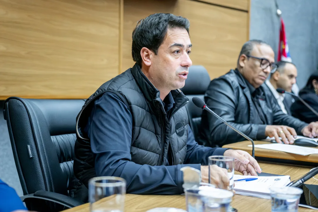 Saulo cobra informações sobre lista de espera do transporte universitário