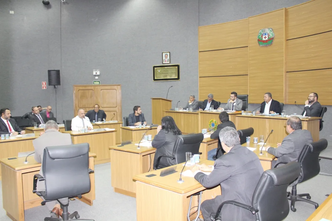 Parlamentares pedem limpeza e manutenção 