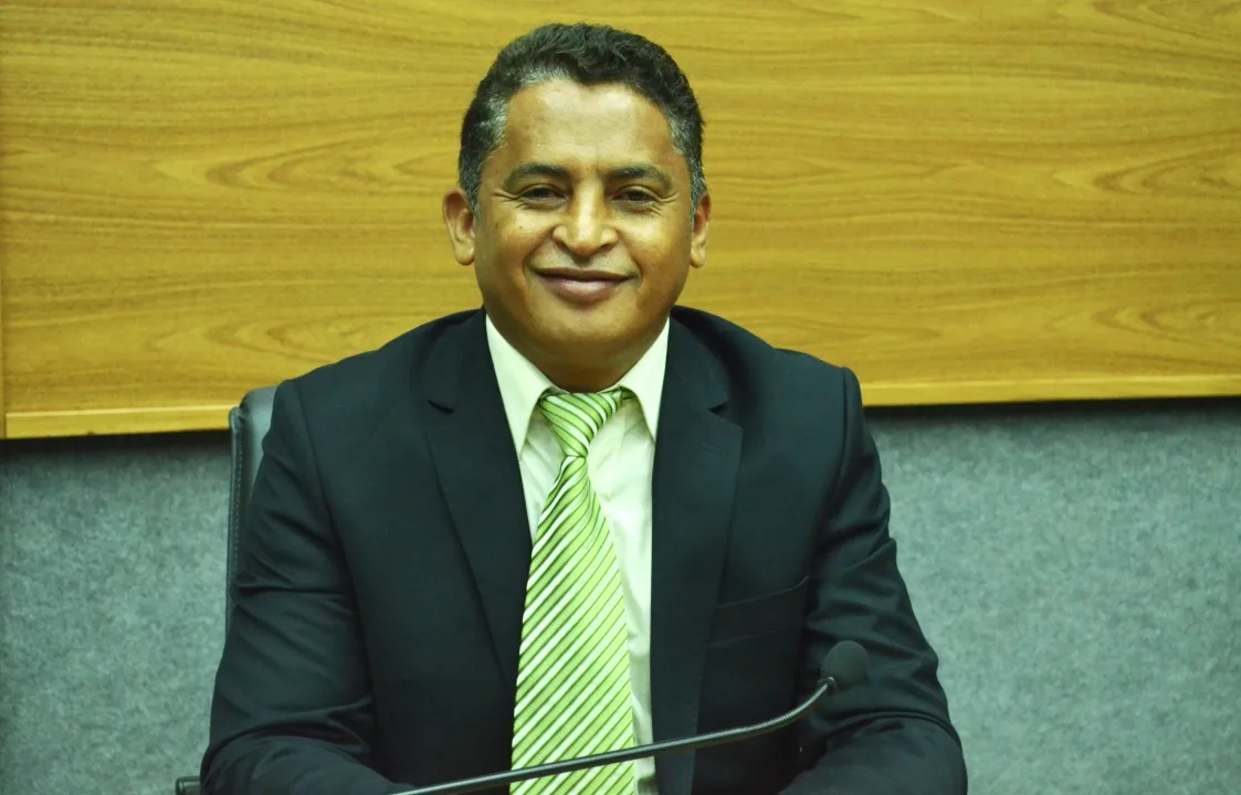 Vereador Feliciano solicita instalação de tubulação de esgoto no Parque Paraíso