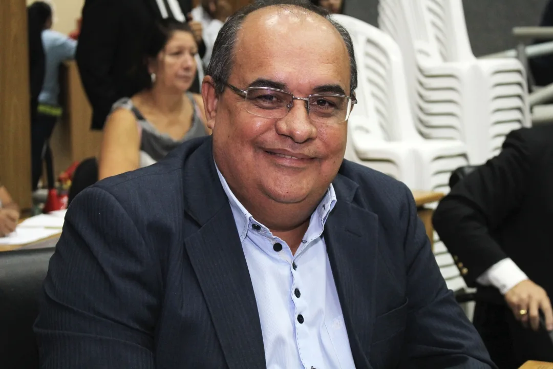 Vereador Neizão pede iluminação em viela no Parque Paraiso