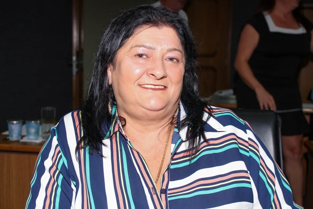 Izelda solicita sistema de ar-condicionado no velório municipal