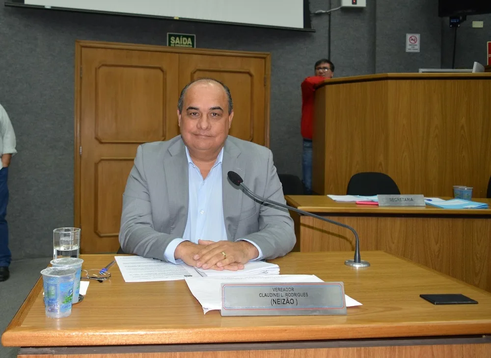 Neizão apresenta requerimentos que solicitam melhorias no trânsito