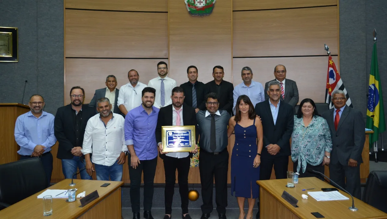 Famoso jogador de futebol, Fabiano recebe título de cidadão cajamarense