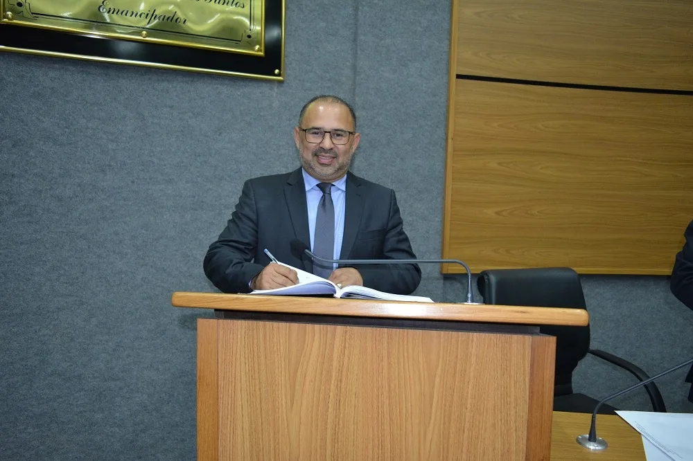 Adriano Tica requer iluminação entre trevo do Guaturinho e Estrada do Limoeiro