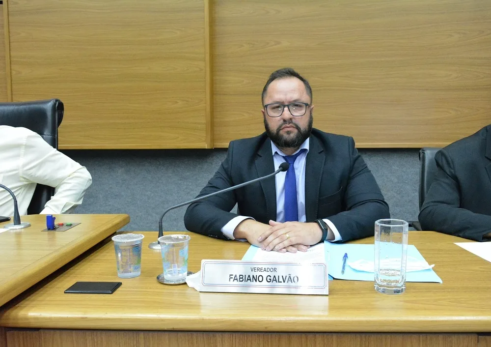 Fabiano Galvão cobra iluminação em áreas de Jordanésia