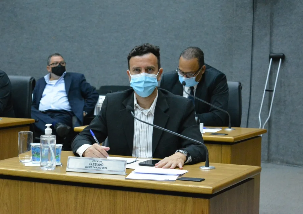 Clebinho solicita exame anual de acuidade visual e auditiva nas unidades escolares