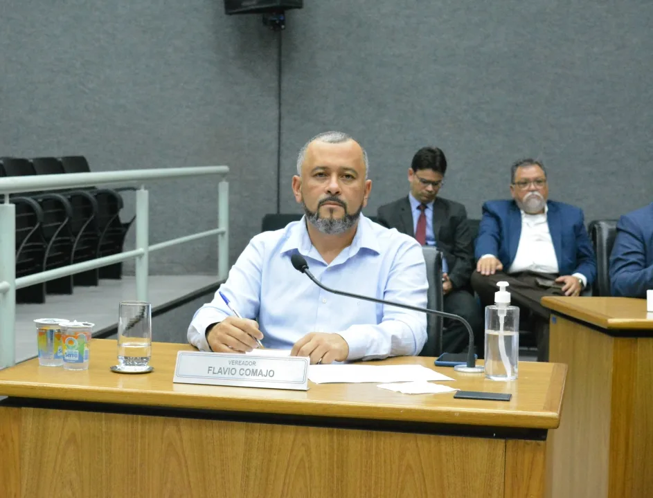 Flavio Comajo pede urgência na manutenção dos campos de futebol da cidade