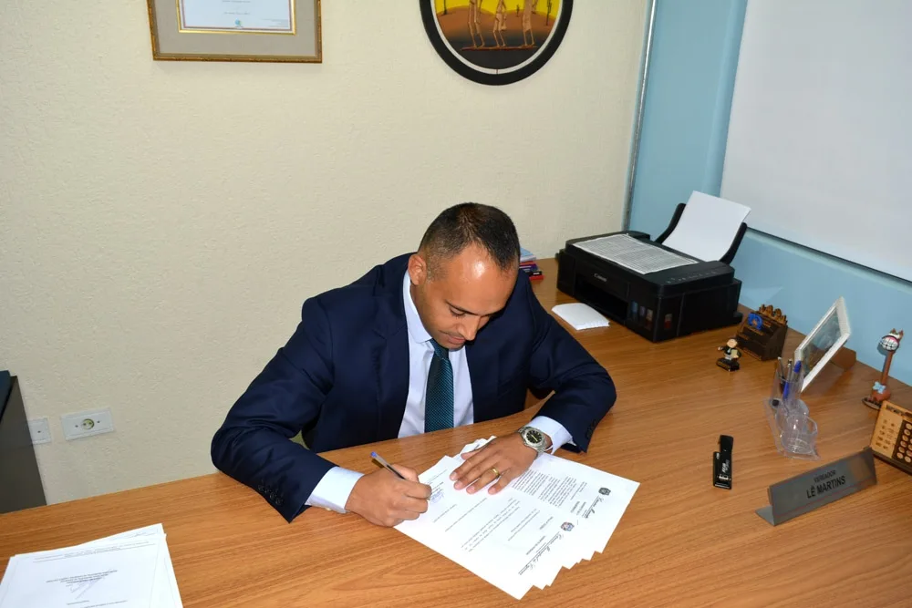 Vereador Lê Martins cria projeto que visa combater abandono de animais