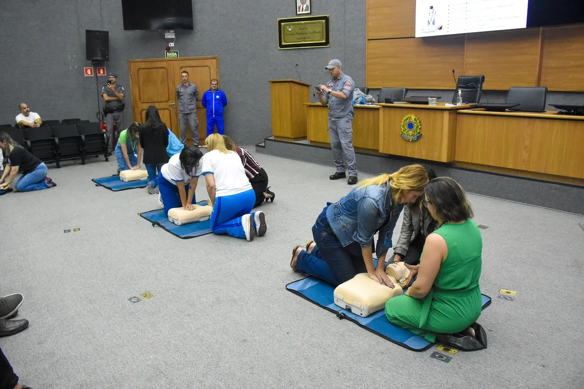 Diretores de escolas recebem treinamento de primeiros socorros e segurança