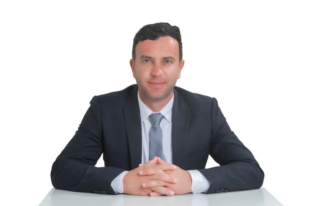 Vereador Clebinho propõe projeto que regulamenta fios e cabos em postes de energia