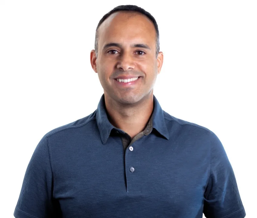 Vereador Lê Martins propõe medidas para melhorias em rua do bairro em Santa Terezinha