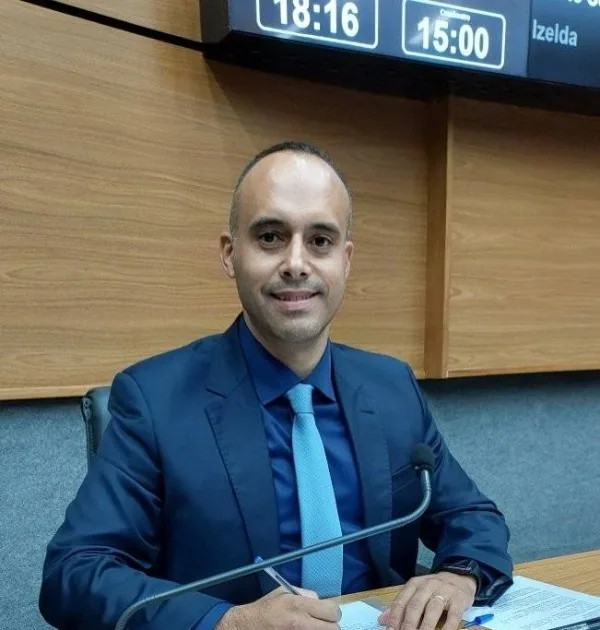 Vereador Lê Martins propõe serviço para auxiliar o atendimento a deficientes auditivos